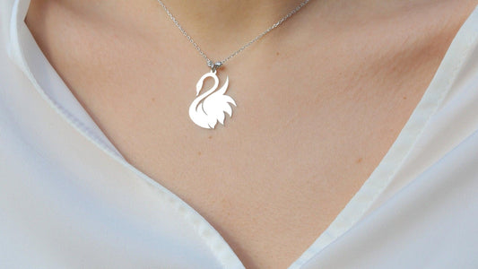 The Ultimate Guide to Styling Silver Chain Necklaces