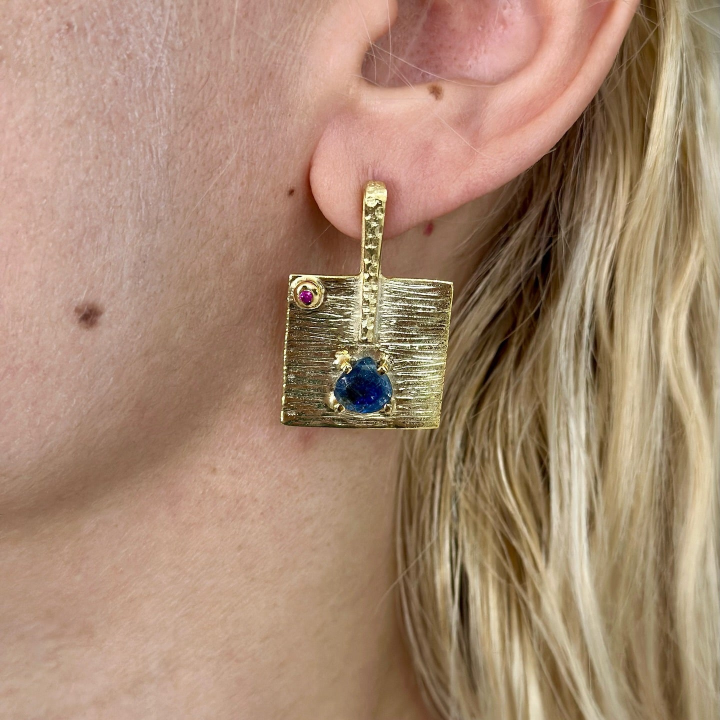 Square Earrings with Kyanit Gemstone