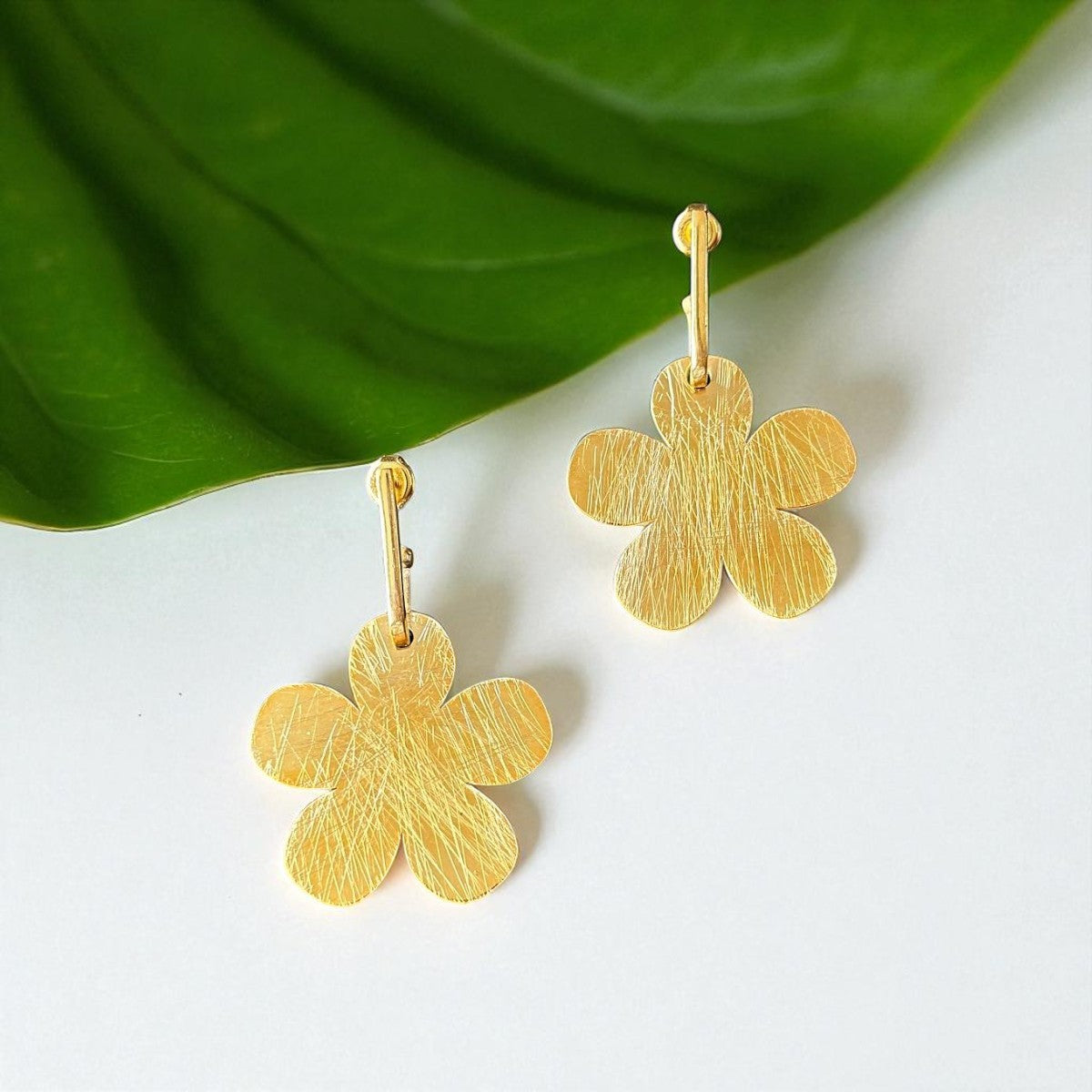Dangle Drop Daisy Earrings in Silver Gold Plated
